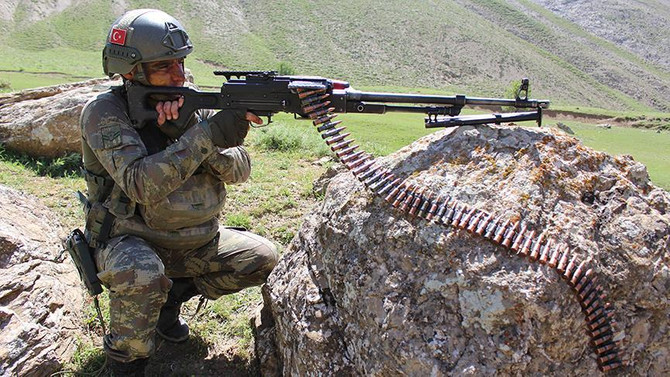 Diyarbakır'da 3 terörist etkisiz hale getirildi