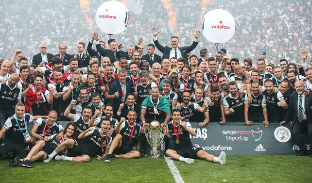 Şampiyon kupasını aldı