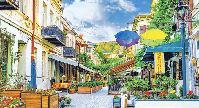 Tiflis'te yemyeşil bir mola...