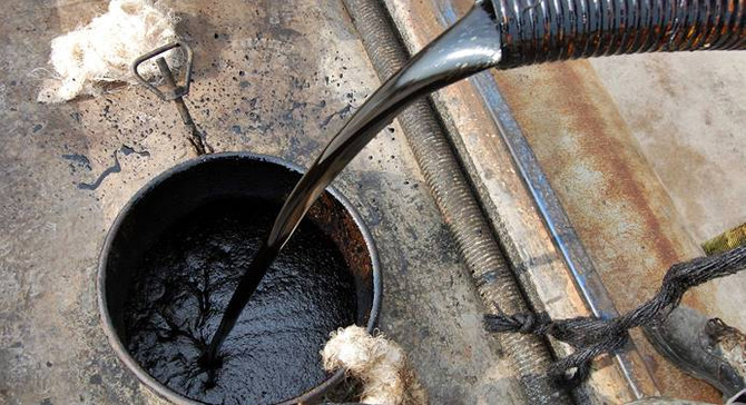 Brent petrol 50 doların altında