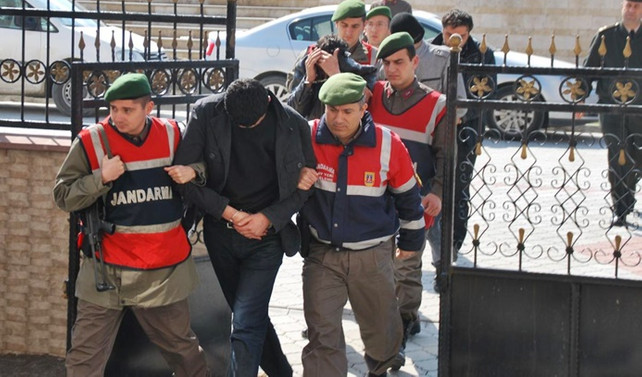 35 muvazzaf jandarma personeli gözaltında