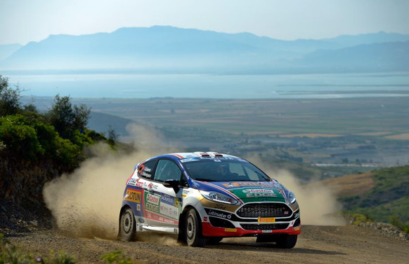 Castrol Ford Team Akropol Rallisi'nden lider döndü