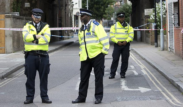 Londra'da şüpheli araç kontrollü şekilde patlatıldı