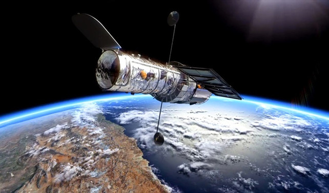 Hubble Teleskobu, ışığın bükülüşünü kayda aldı