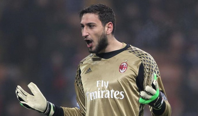 Donnarumma, Milan'da kaldı