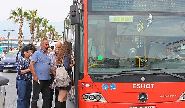 İzmir'de 15 Temmuz'da toplu ulaşım ücretsiz