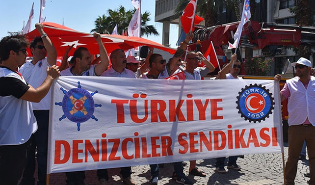 Grevdeki işçiler eylem yaptı