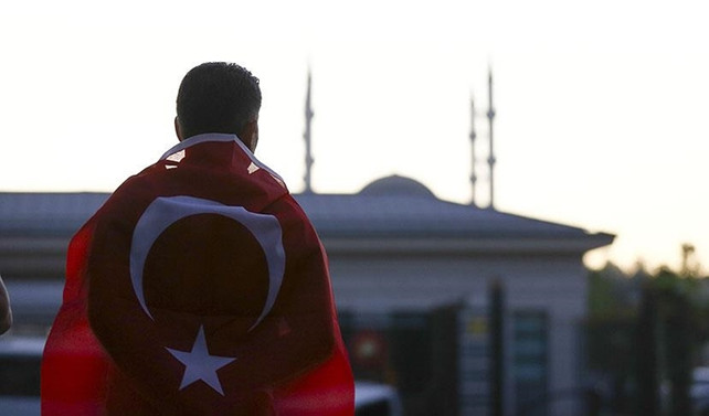 'Sosyal medya darbeye direnişte önemli rol oynadı'