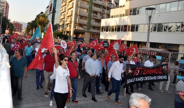 İzmir'de 'Milli İradeye Saygı' yürüyüşü