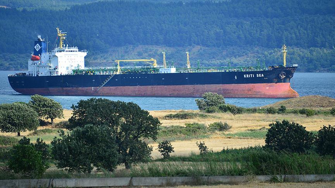 Çanakkale'de karaya oturan gemi kurtarıldı