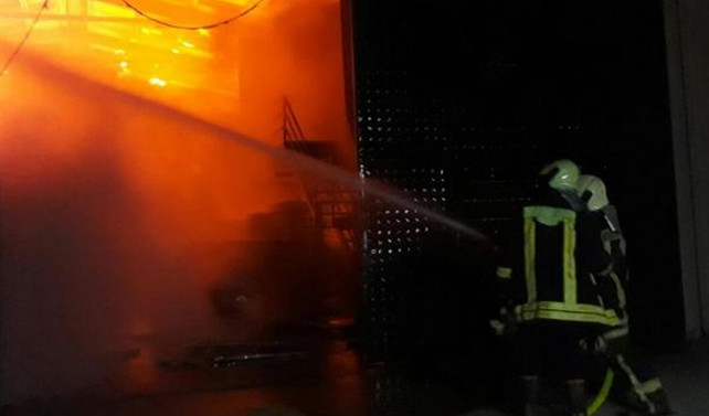 Babasının fabrikasını yaktı, canlı yayında izletti