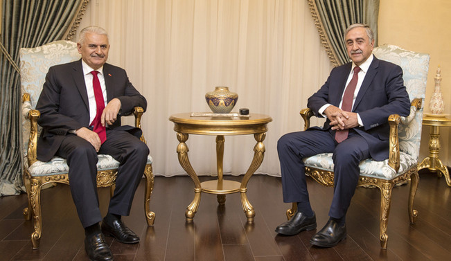 Binali Yıldırım, Mustafa Akıncı ile görüştü