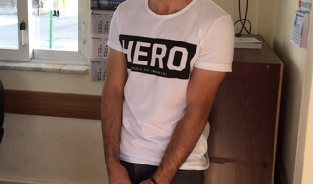 Antalya'da 'hero' yazılı tişört giyen kişi tutuklandı