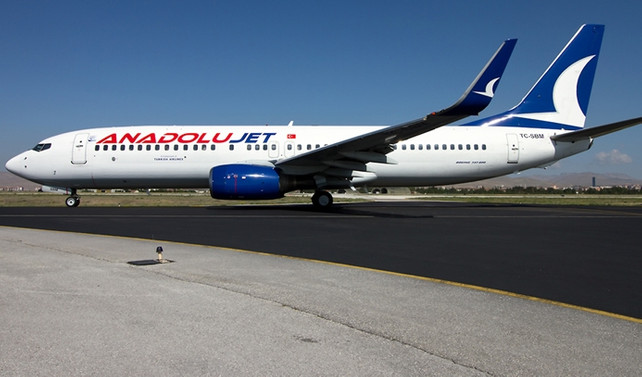 Anadolujet uçağı acil iniş yaptı