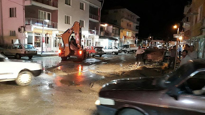 Manisa'yı sağanak vurdu