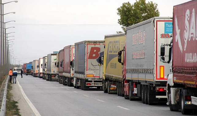 Kapıkule'de 8 kilometrelik TIR kuyruğu