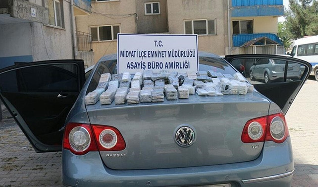 FETÖ'den ihraç edilen polis kaçakçılık yaparken yakalandı