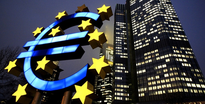 Euro Bölgesi’nde büyüme ivme kaybediyor