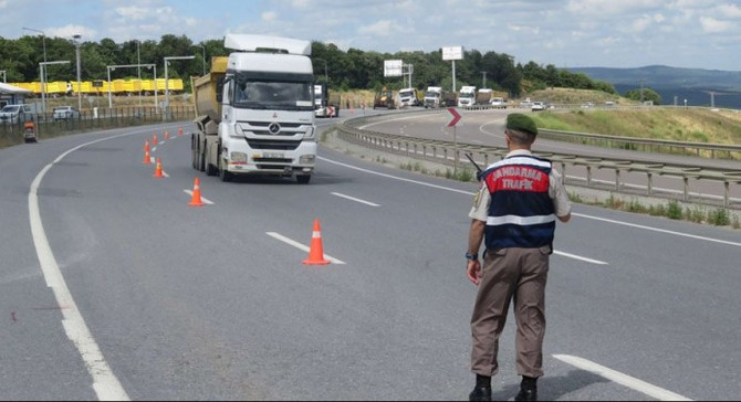 Jandarmadan hafriyat kamyonlarına denetim
