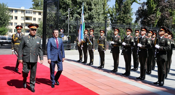 Savunma Bakanı olarak ilk ziyaret Özbekistan'a
