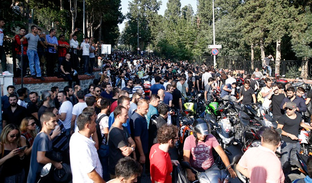 'Altın elbiseli adam' uğurlandı