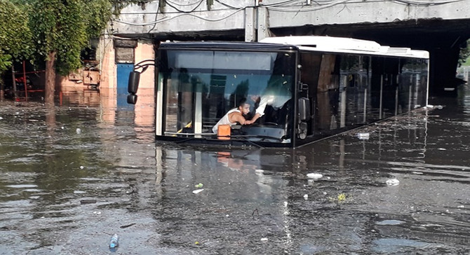 İstanbul'u sağanak ve dolu vurdu
