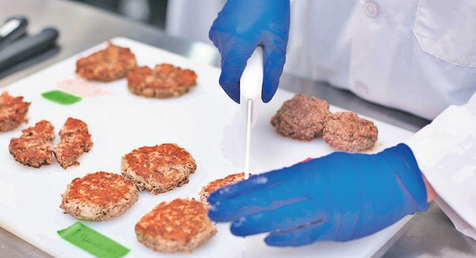 Et görünümlü sebze burger hem insan hem doğa için 'iyi'