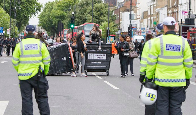 Londra'da gergin protesto