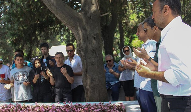 Kemal Sunal mezarı başında anıldı