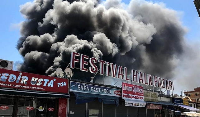 Antalya Festival Çarşısı'nda yangın