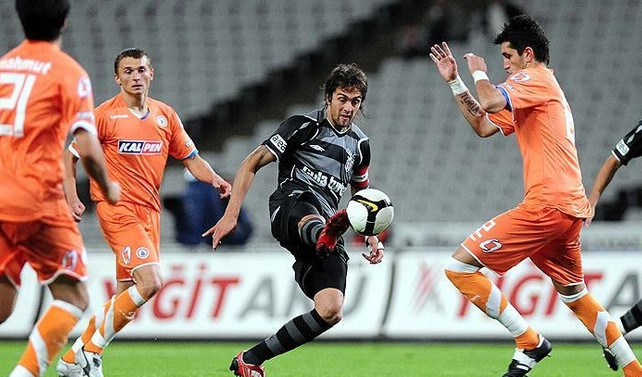 Delgado futbolu bıraktı