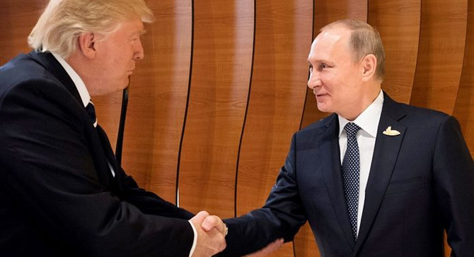Trump ve Putin ilk kez yüz yüze görüştü