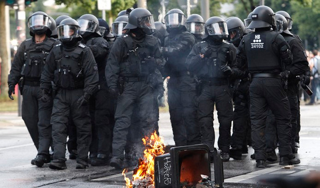Hamburg'ta 213 polis yaralandı