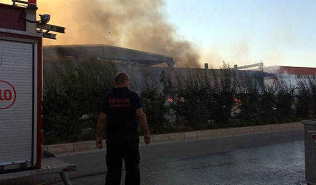 İzmir'de fabrika yangını