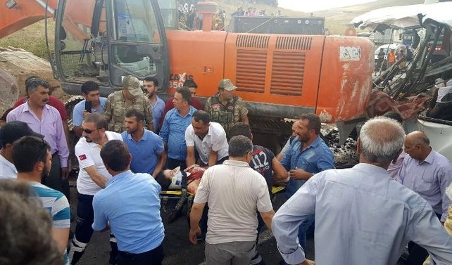 Vinç, midibüsün üzerine düştü: 5 ölü