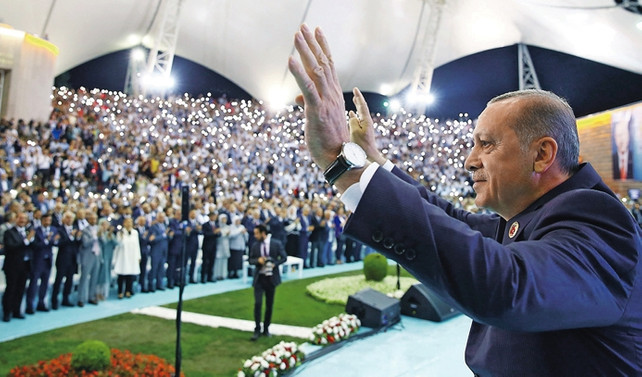 AK Parti’de metal yorgunluğu kongrelerle atılacak