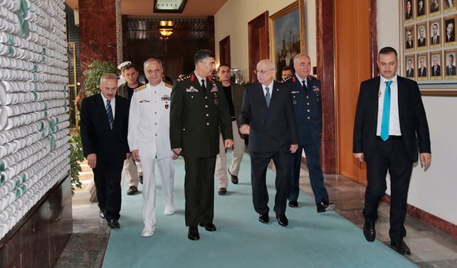 Kahraman'a, kuvvet komutanlarından veda ziyareti