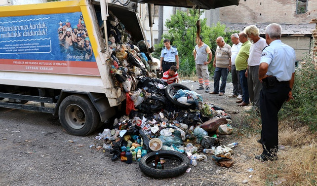 Çöp kamyonunda patlama: 2 işçi yaralı