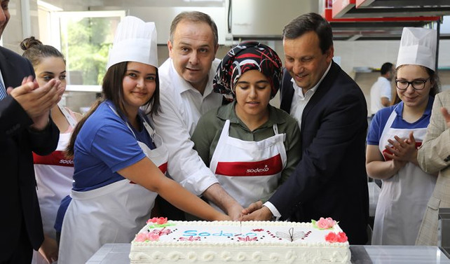 Sodexo Entegre Atolyeyi Kurdu Basarili Ogrencileri Ise Alacak Egitim Haberleri