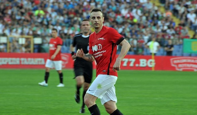 Dimitar Berbatov,Hindistan'da top koşturacak