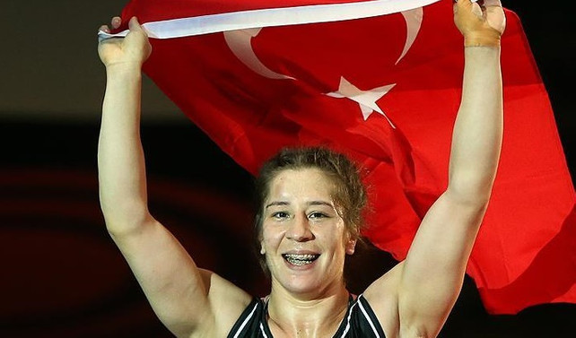 Yasemin Adar, bir ilke imza attı