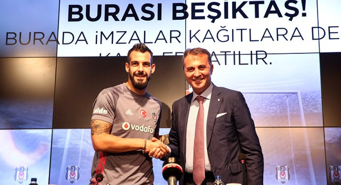 Beşiktaş, Negredo'yu basına tanıttı