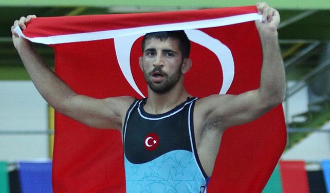 Milli güreşçi Kamal'dan altın madalya