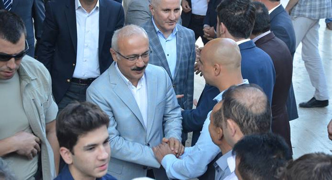 Elvan, bayram namazında Karaman'daydı