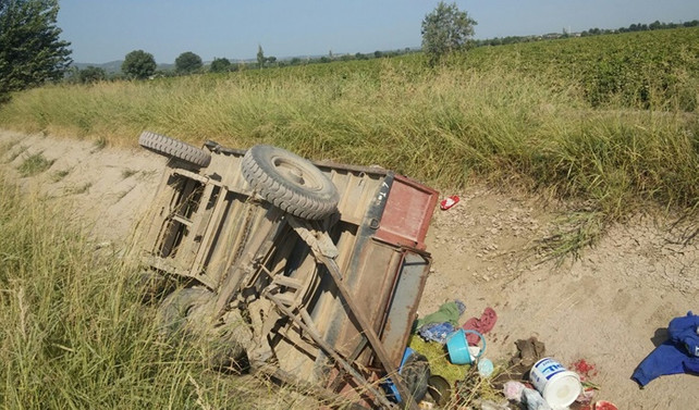Tarım işçilerini taşıyan traktör devrildi: 16 yaralı