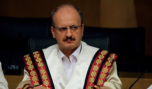 İKÇÜ Rektörü Akhan istifa etti