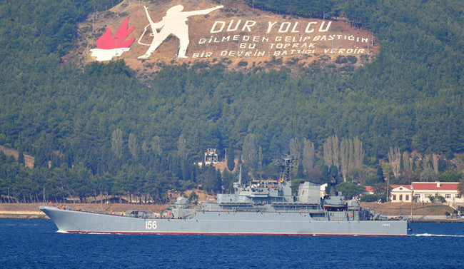 Rus askeri gemisi Çanakkale Boğazı'ndan geçti