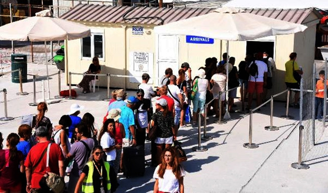 Yunan adalarına Türk akını sürüyor