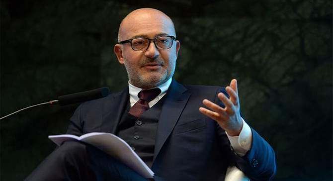 Ferit Şahenk, görevi Süleyman Sözen’e devretti
