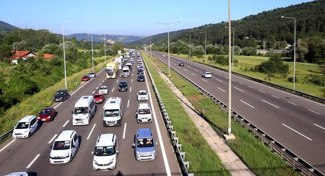 Tatilcilere 'erken yola çıkın' uyarısı